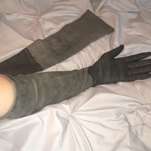 Elie Tahari Accessories - Elie Tahari green suede and leather sleeved gloves Elie Tahari Accessories - Elie Tahari green suede and leather sleeved gloves